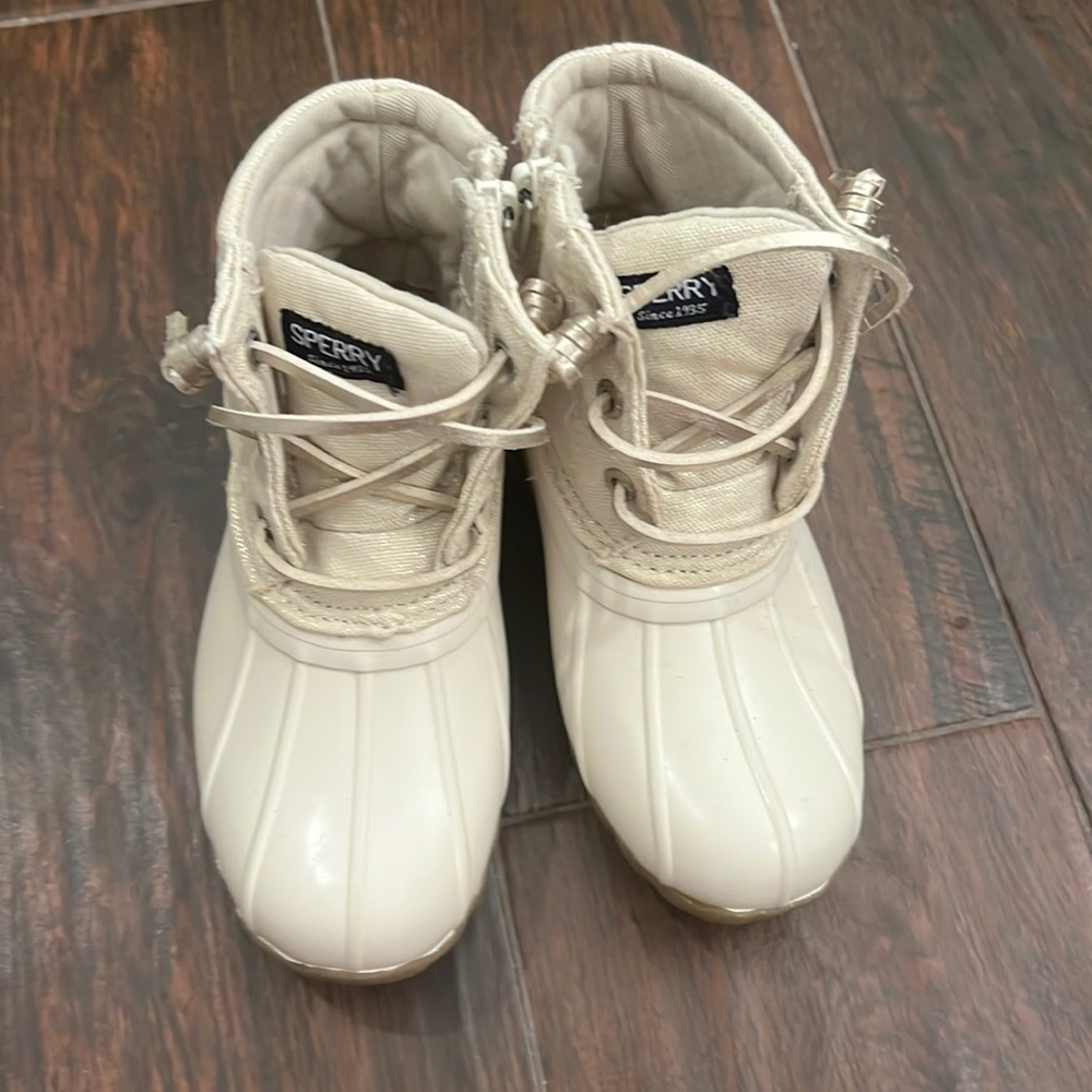 Girls new Sperry boots
